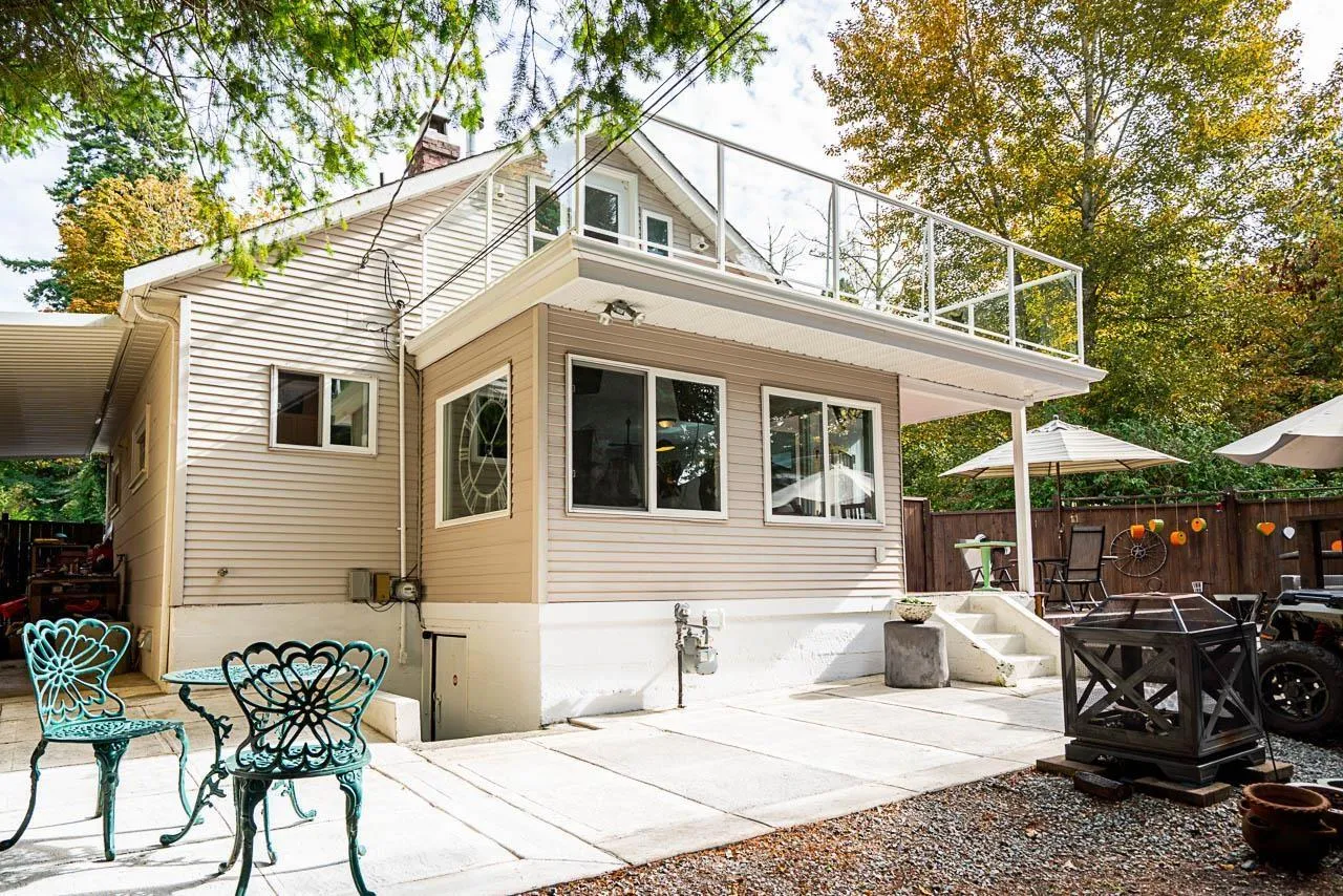 House for rent: 2725 Gordon Avenue, Surrey, British Columbia V4A 3J2