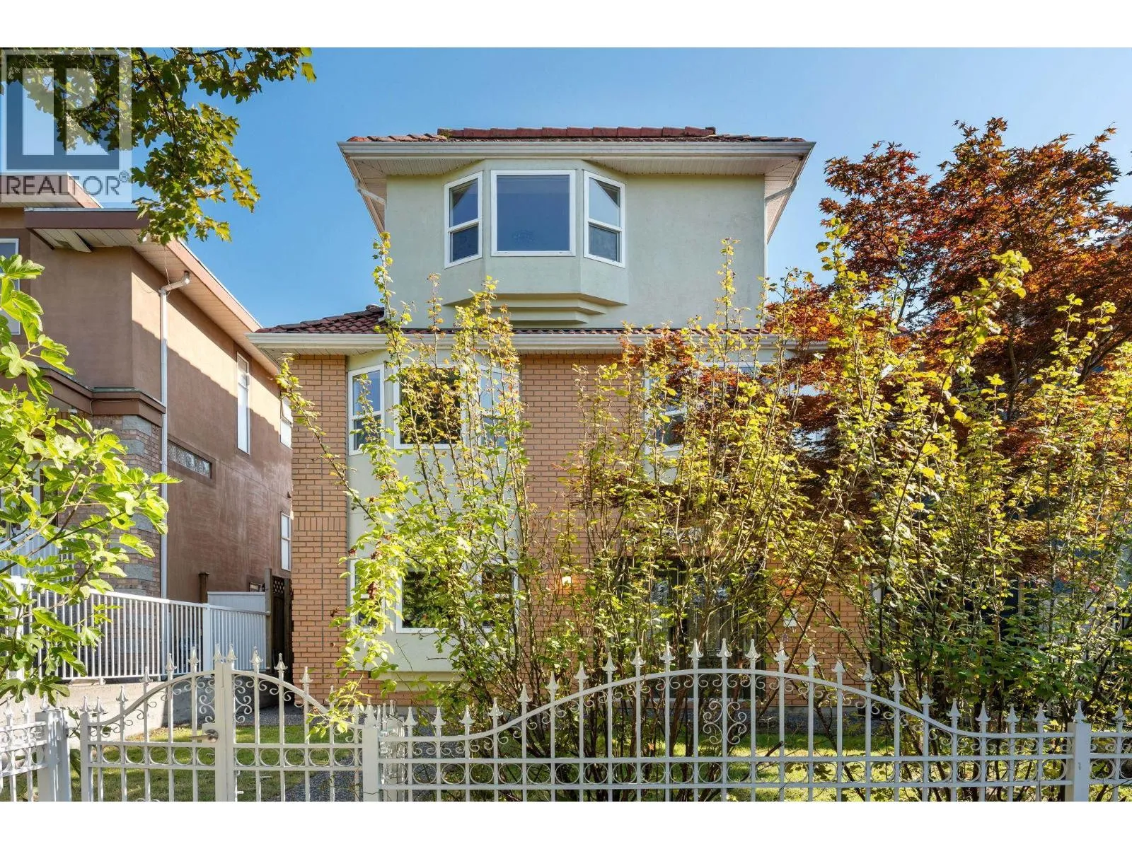 House for rent: 2748 E 23rd Avenue, Vancouver, British Columbia V5R 1A8