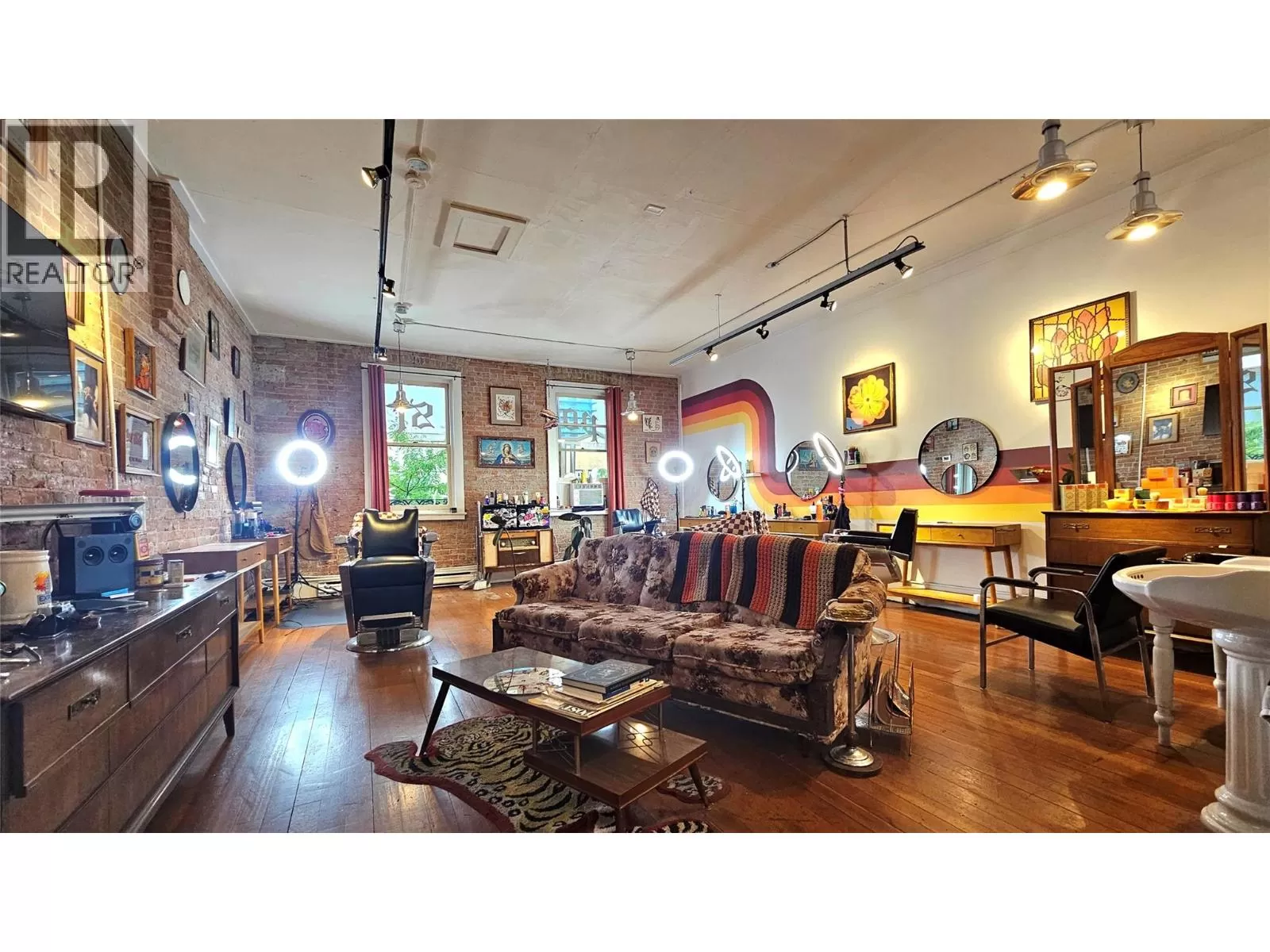 Residential Commercial Mix for rent: 274a Bernard Avenue, Kelowna, British Columbia V1Y 6N4