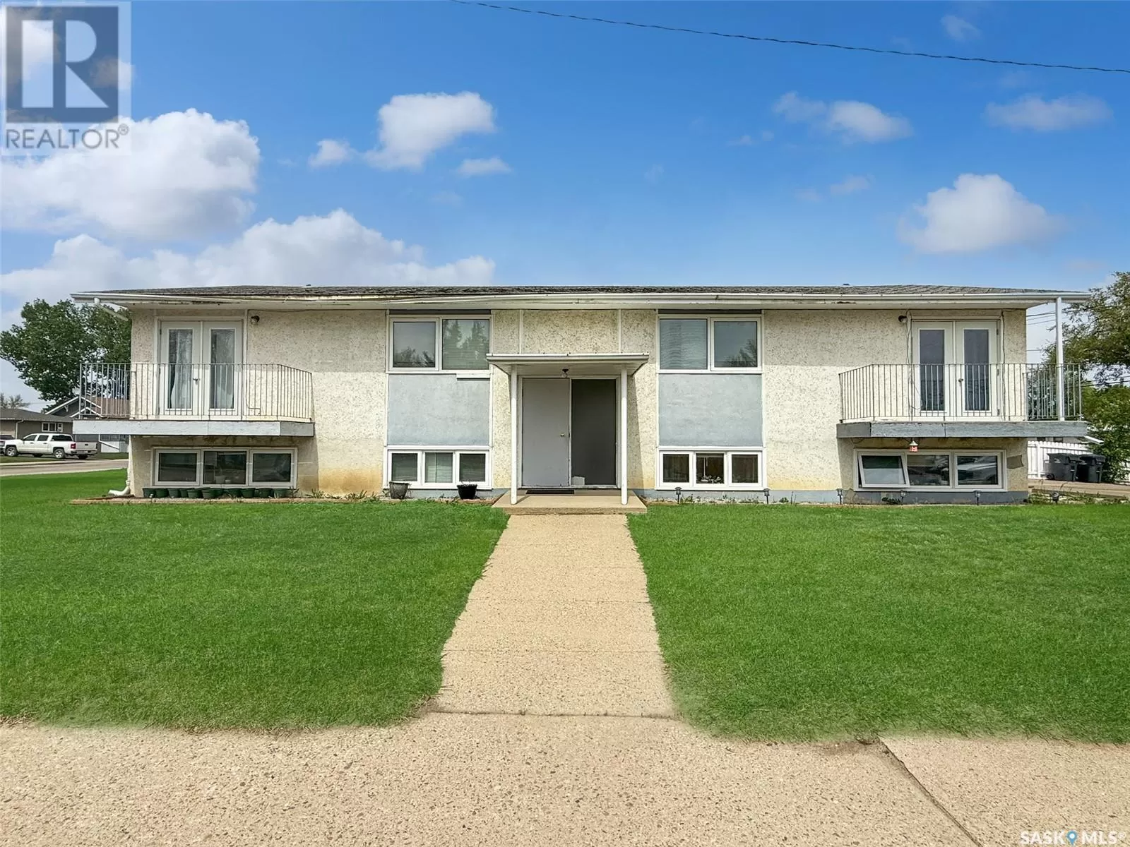 Fourplex for rent: 275 Central Avenue S, Swift Current, Saskatchewan S9H 3G2