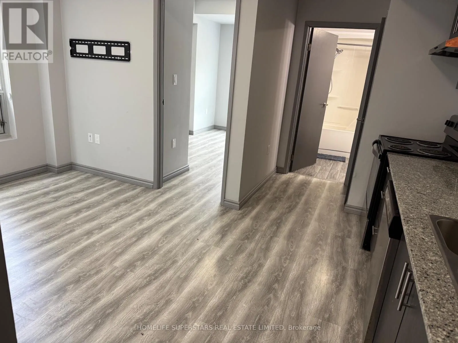 Apartment for rent: 275 Larch Street, Waterloo, Ontario N2L 3R2