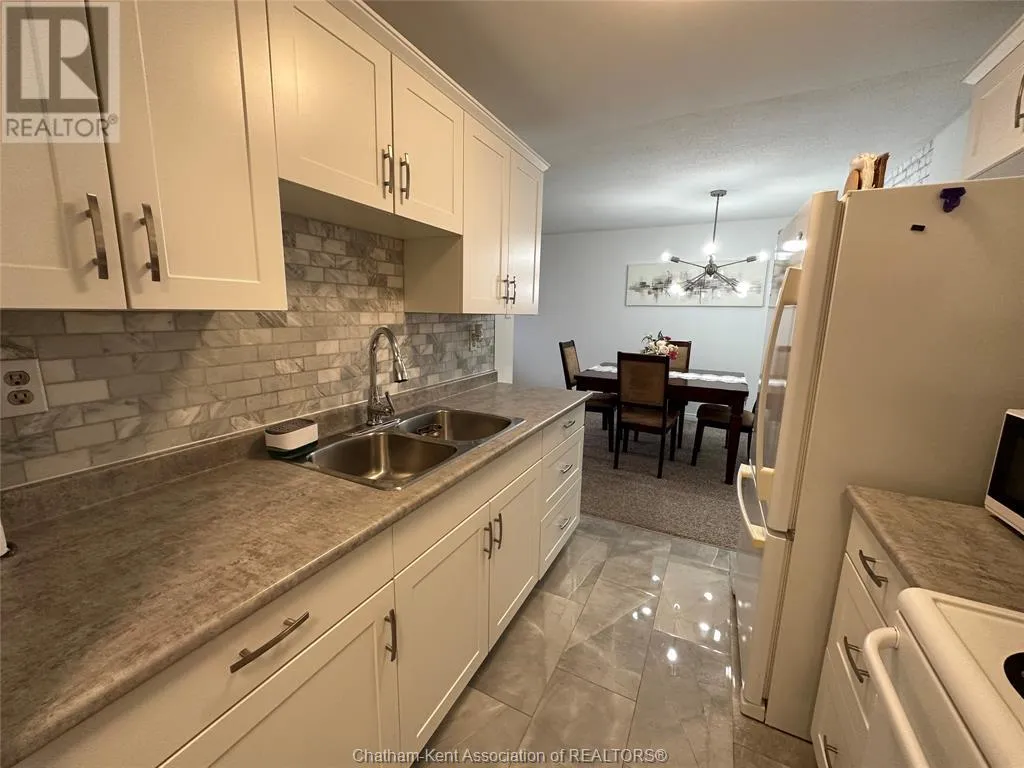 Apartment for rent: 276 Merritt Avenue Unit# 309, Chatham, Ontario N7M 5T8