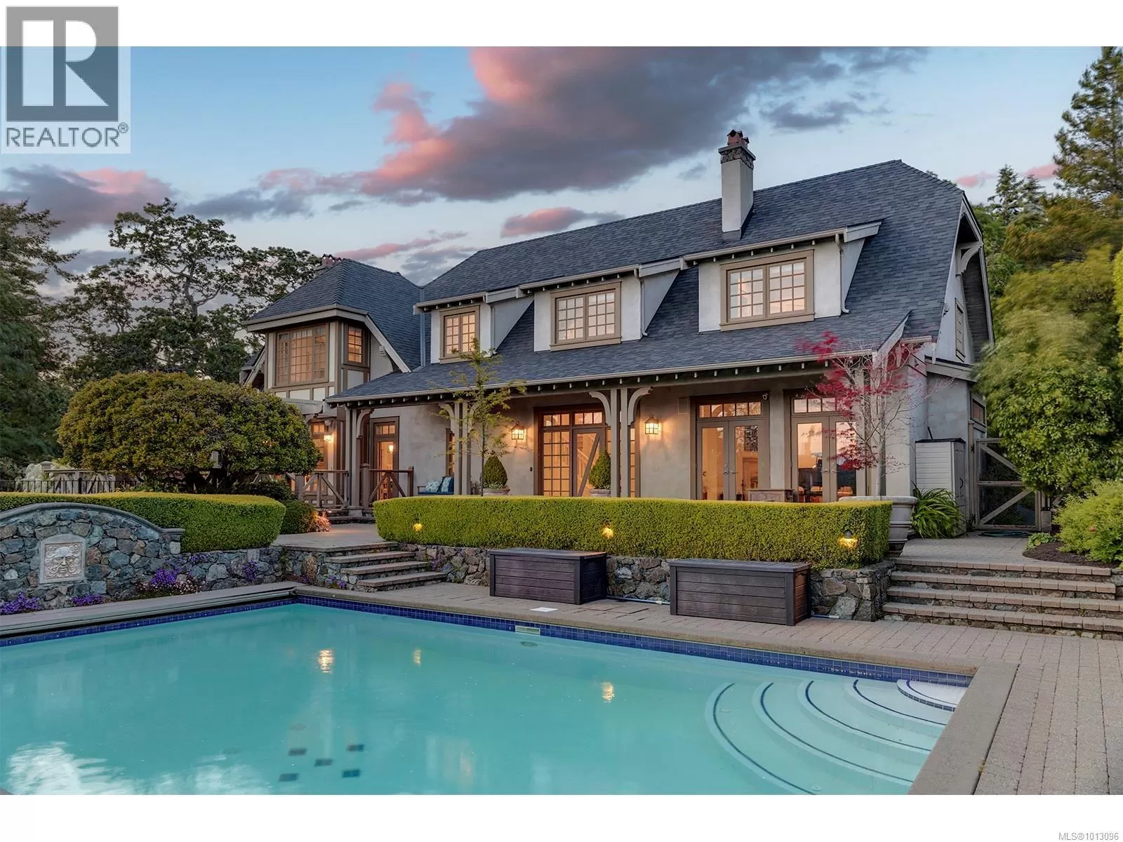 House for rent: 2766 Sea View Rd, Saanich, British Columbia V8N 1K8