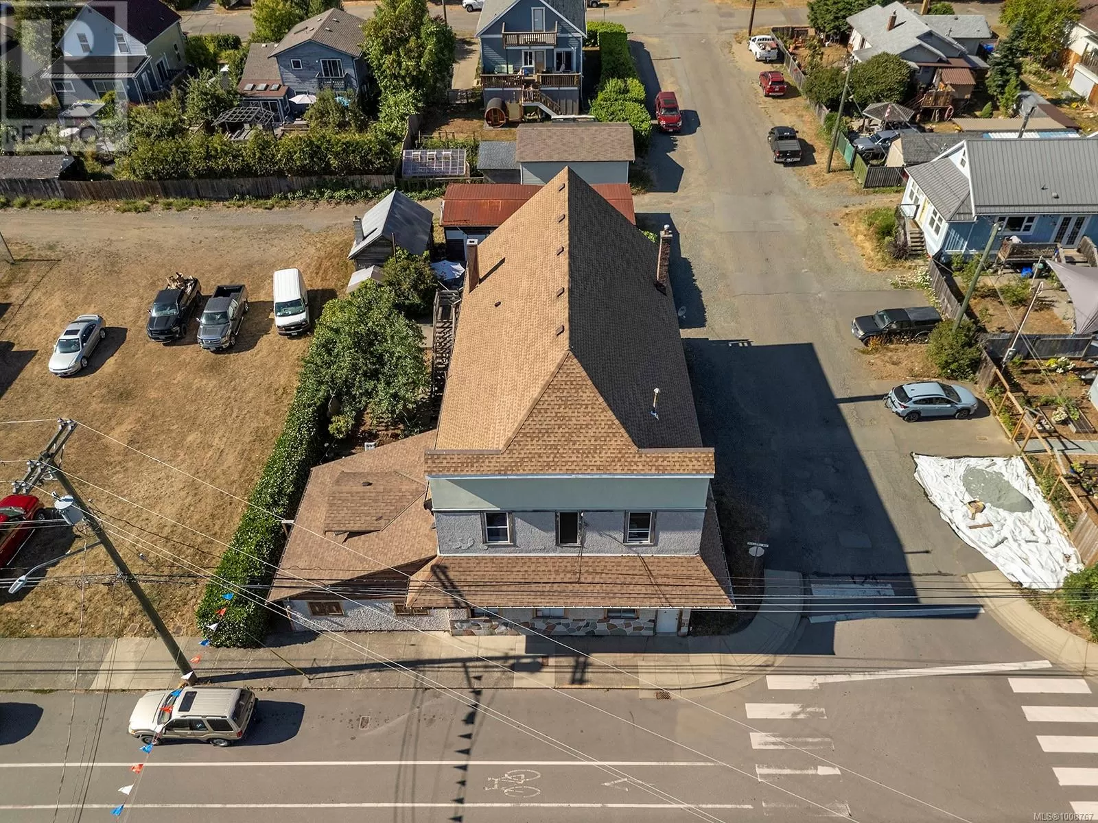 Fourplex for rent: 2780 Dunsmuir Ave, Cumberland, British Columbia V0R 1S0