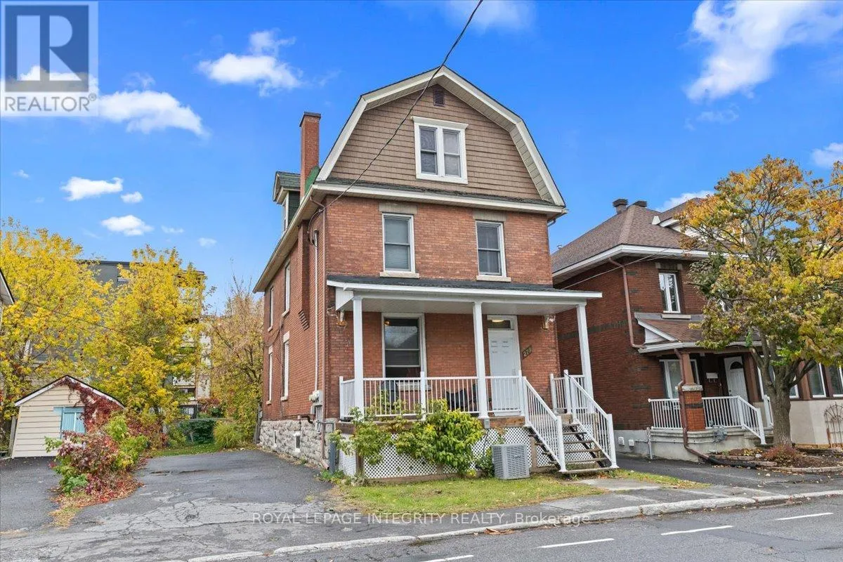Triplex for rent: 279 Somerset Street E, Ottawa, Ontario K1N 6V7