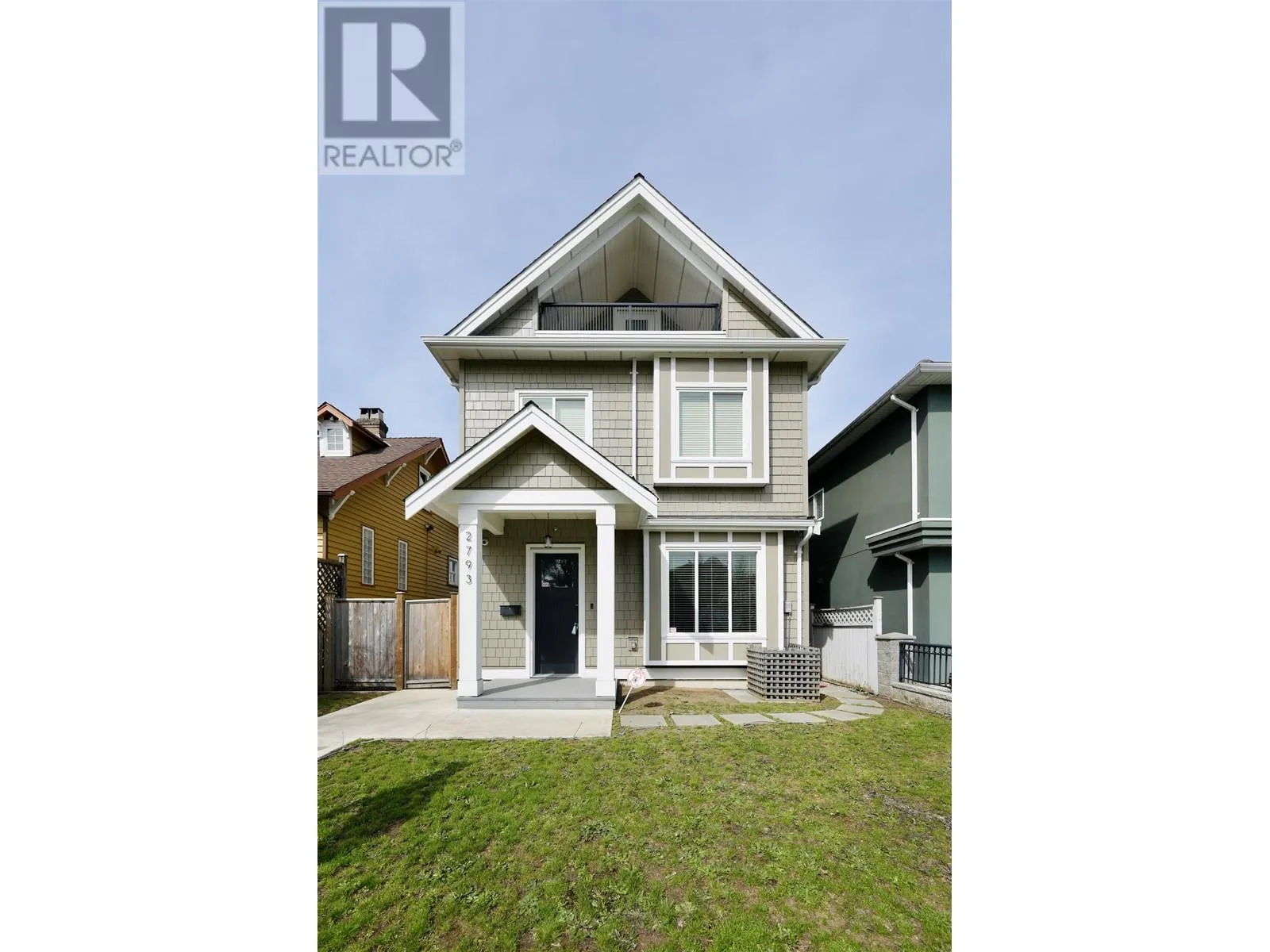 Duplex for rent: 2793 E 1st Avenue, Vancouver, British Columbia V5M 1A6