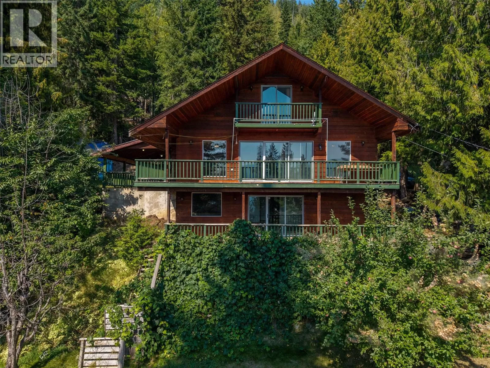 House for rent: 2795 Vickers Trail, Anglemont, British Columbia V0E 1M8