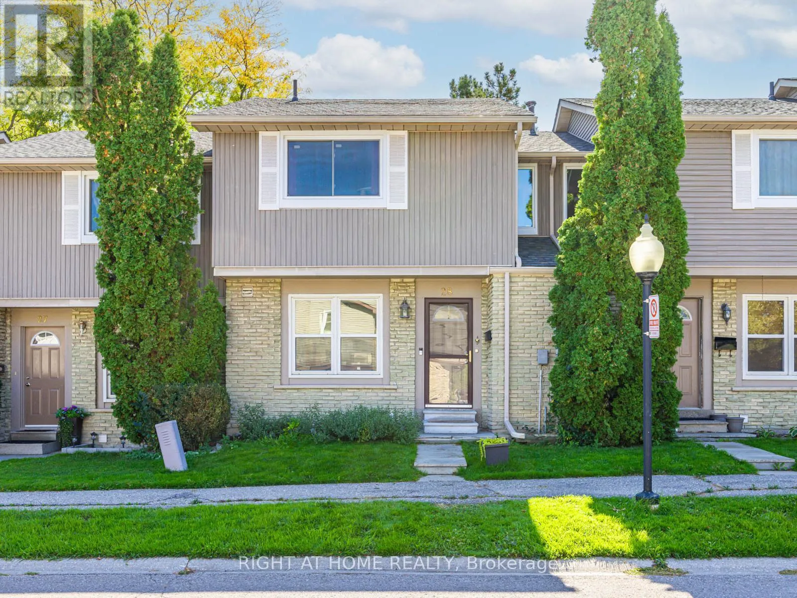 Row / Townhouse for rent: 28 - 120 Falconer Drive, Mississauga, Ontario L5N 1P5