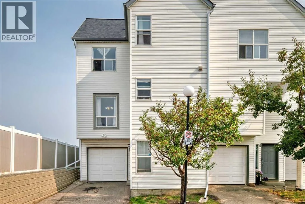 Row / Townhouse for rent: 28, 200 Hidden Hills Terrace Nw, Calgary, Alberta T3A 6E8