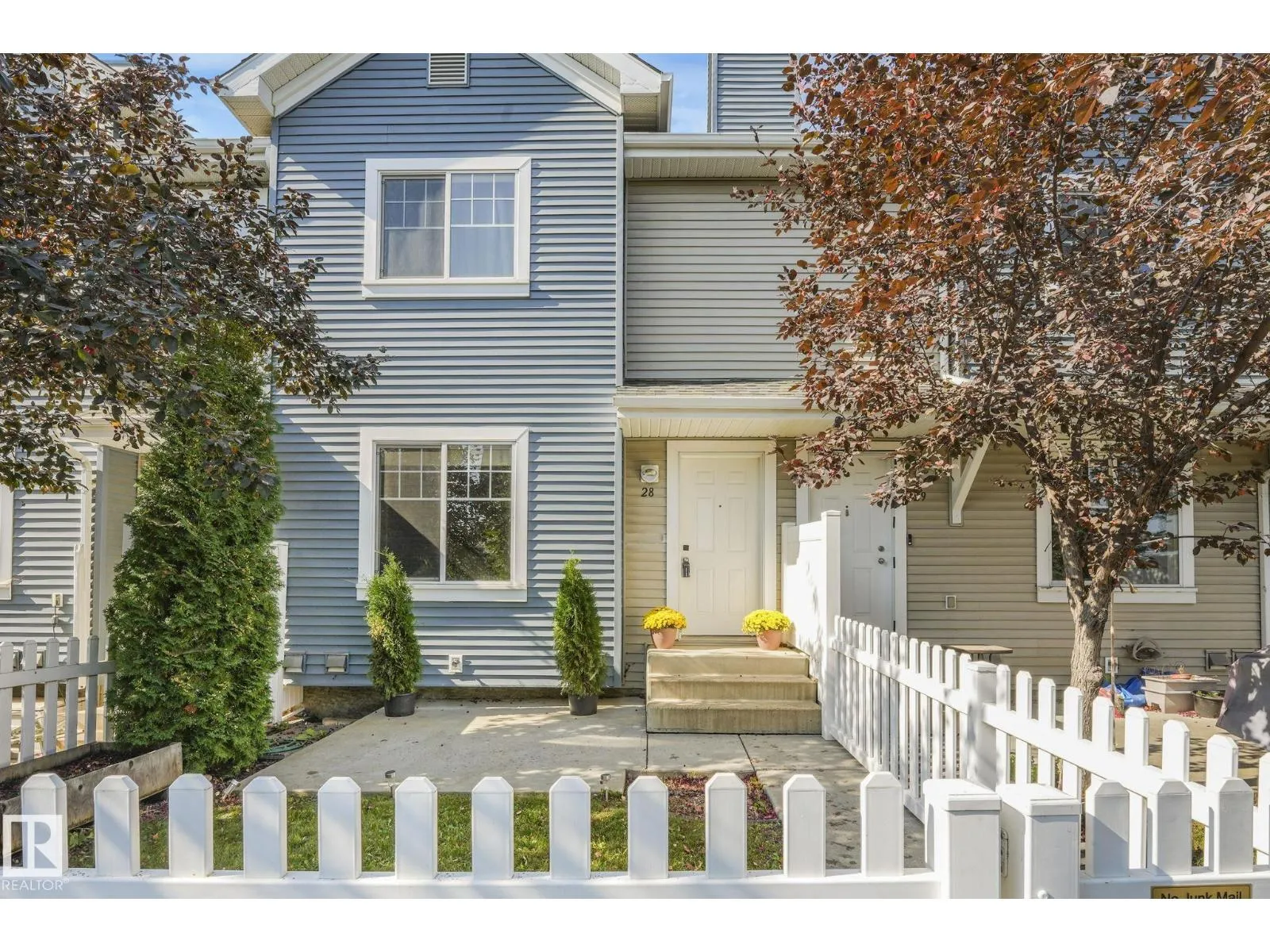 Row / Townhouse for rent: #28 8304 11 Av Sw, Edmonton, Alberta T6X 1J8