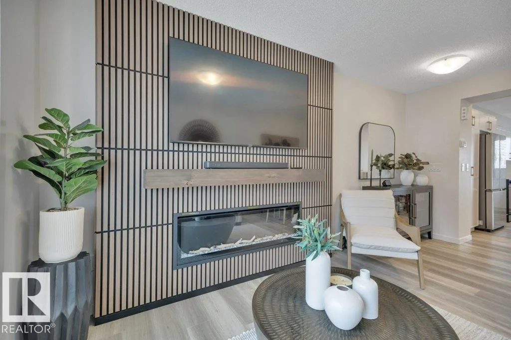 Row / Townhouse for rent: #28 850 Secord Bv Nw, Edmonton, Alberta T5T 7R9