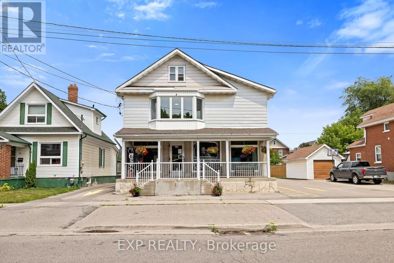 28 Buckingham Avenue, Oshawa, Ontario L1G 2K3
