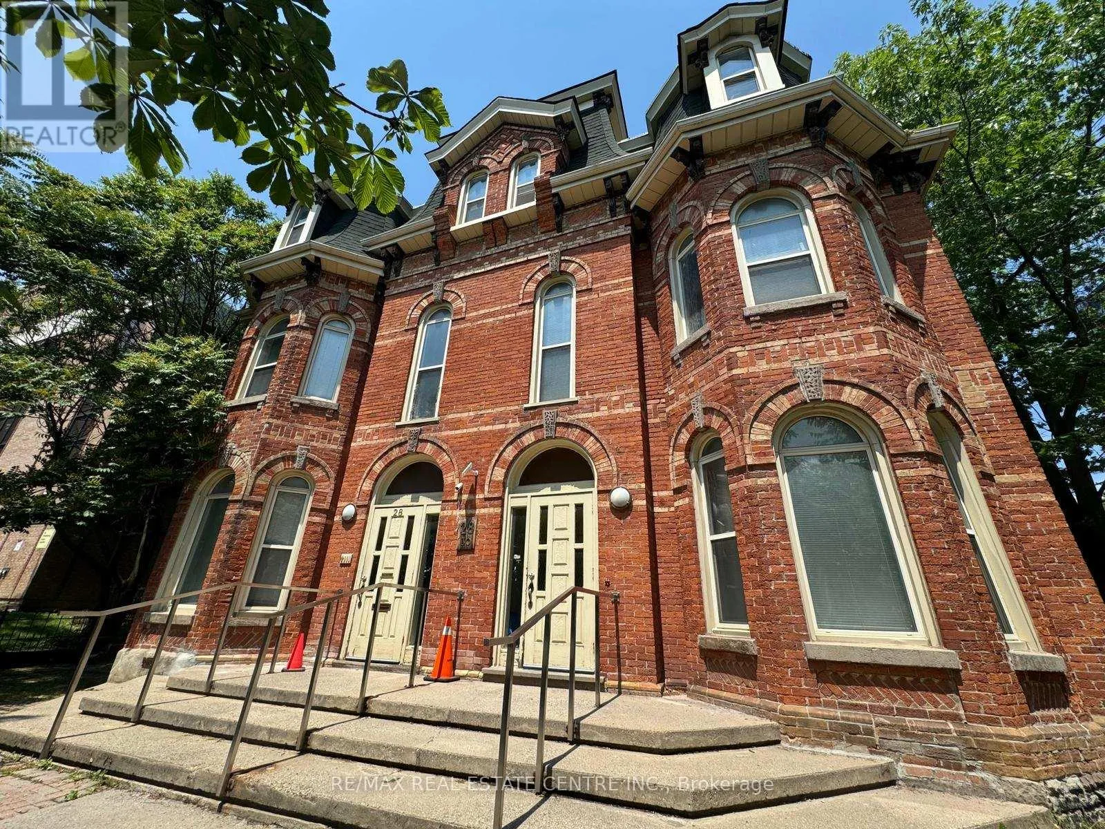 Other for rent: 28 Cecil Street, Toronto, Ontario M5T 1N3