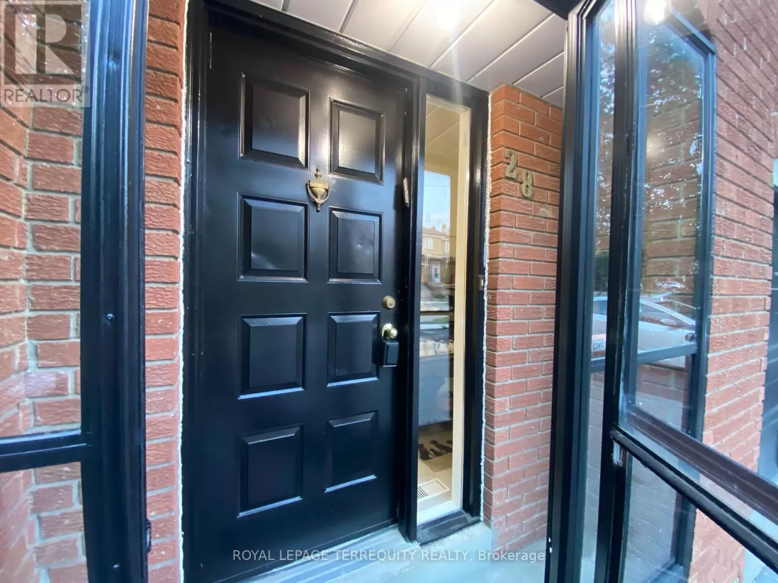 House for rent: 28 Festival Drive, Toronto, Ontario M2R 3V1