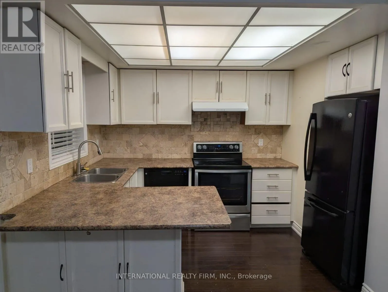 House for rent: 28 Hettersley Drive N, Ajax, Ontario L1T 1P2