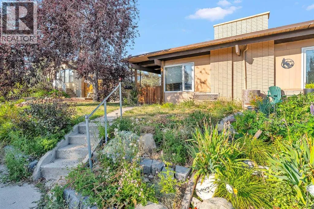 Duplex for rent: 28 Hilton Avenue Nw, Calgary, Alberta T2K 2H2