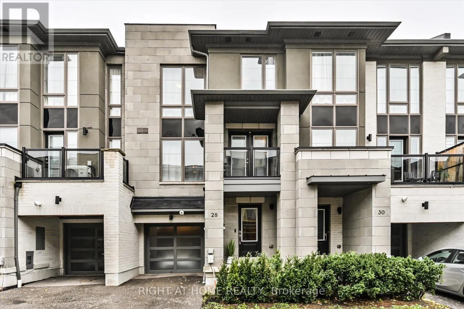 Row / Townhouse for rent: 28 Pallock Hill Way, Whitby, Ontario L1R 0N5