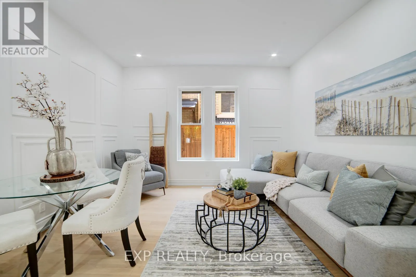 Triplex for rent: 28 Springbank Drive, London South, Ontario N6J 1E3