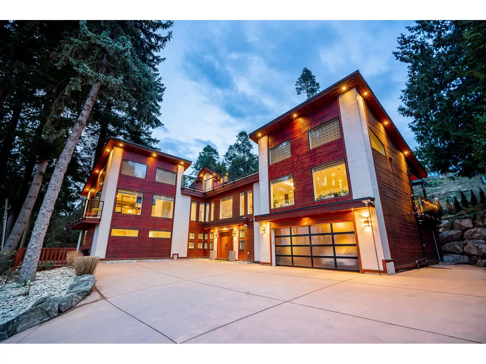 House for rent: 2800 Bayview Street, Surrey, British Columbia V4A 2Z4