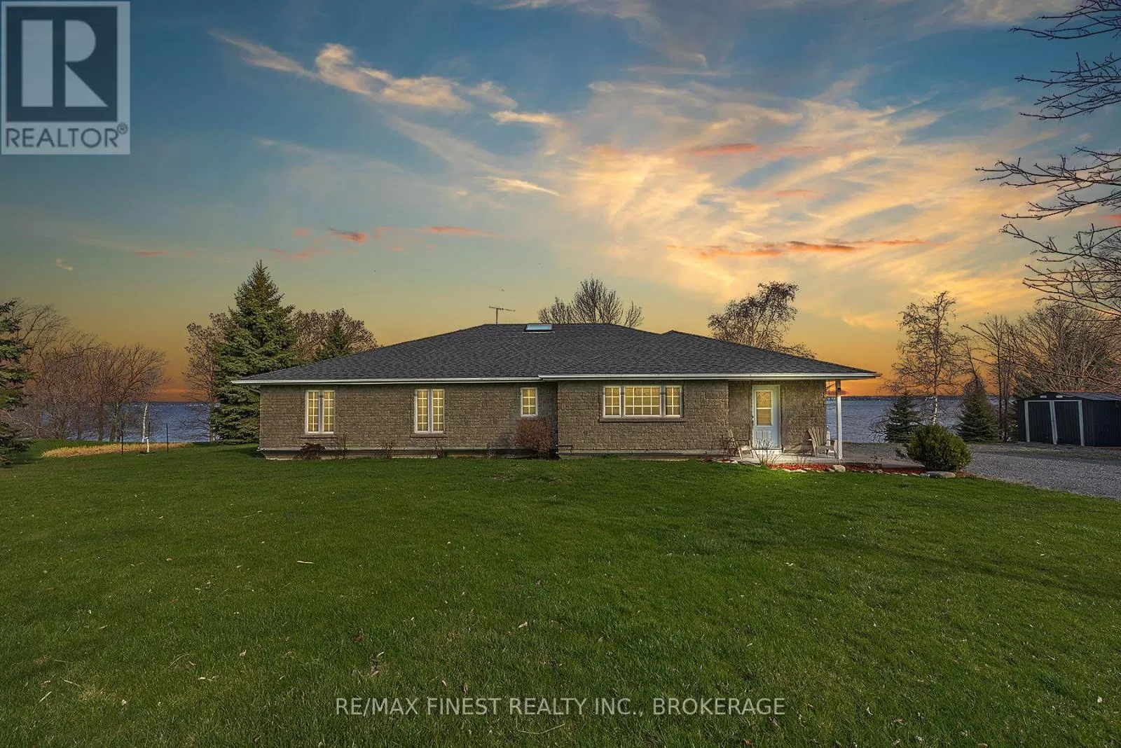 House for rent: 2800 Front Road, Frontenac Islands, Ontario K0H 2S0