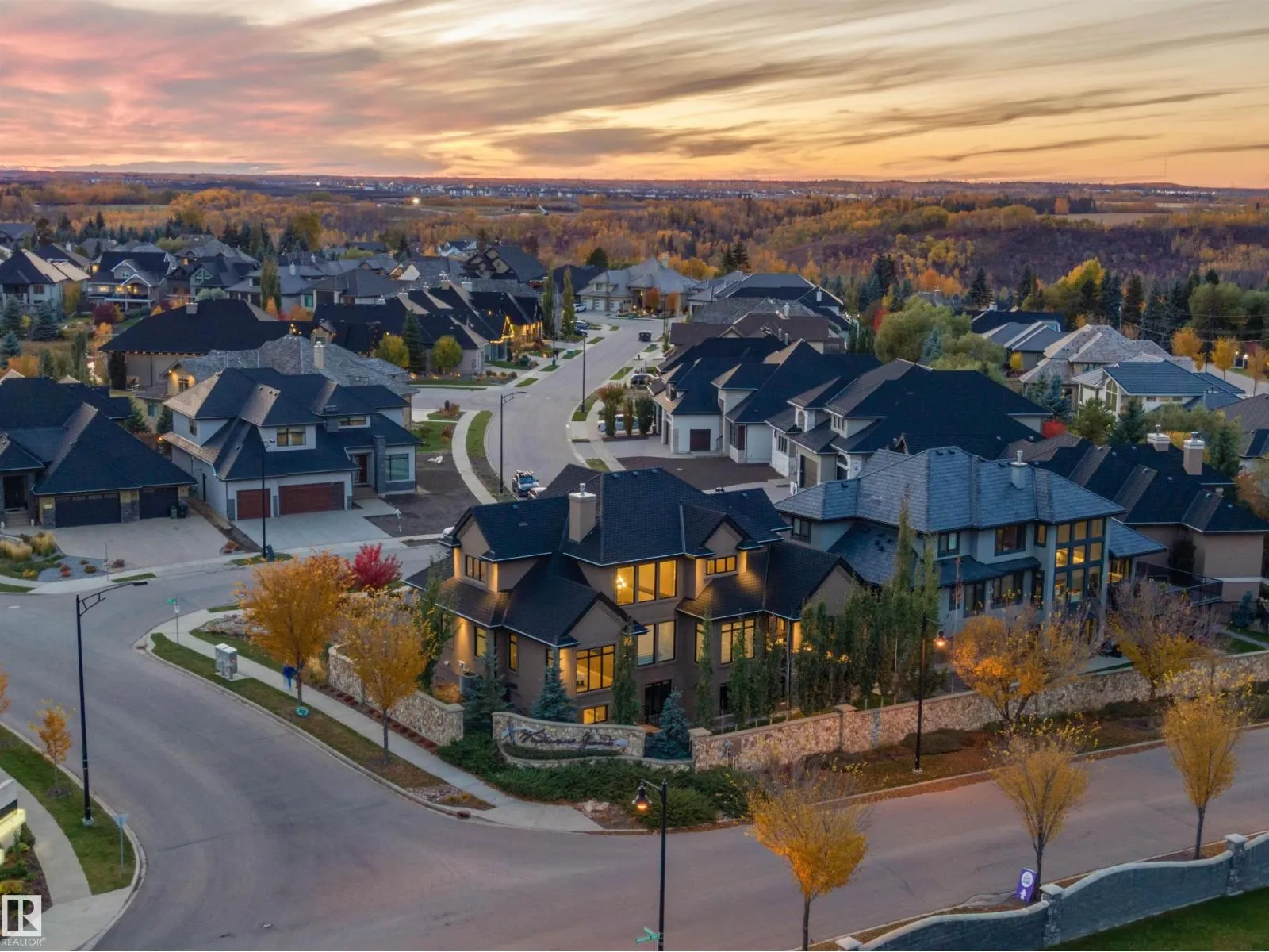 House for rent: 2807 Wheaton Dr Nw, Edmonton, Alberta T6W 2M6