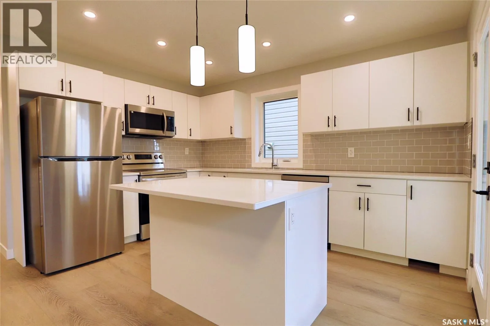 Duplex for rent: 2809 Mcdonald Street, Regina, Saskatchewan S4N 3A1