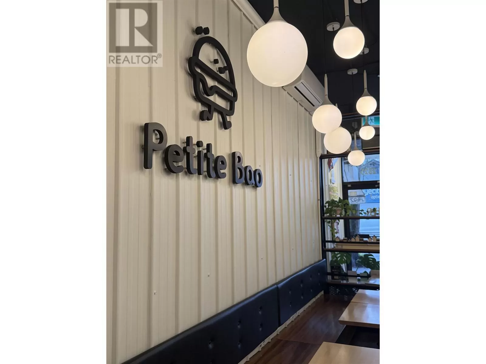 2825 W Broadway, Vancouver, British Columbia V6K 2G6