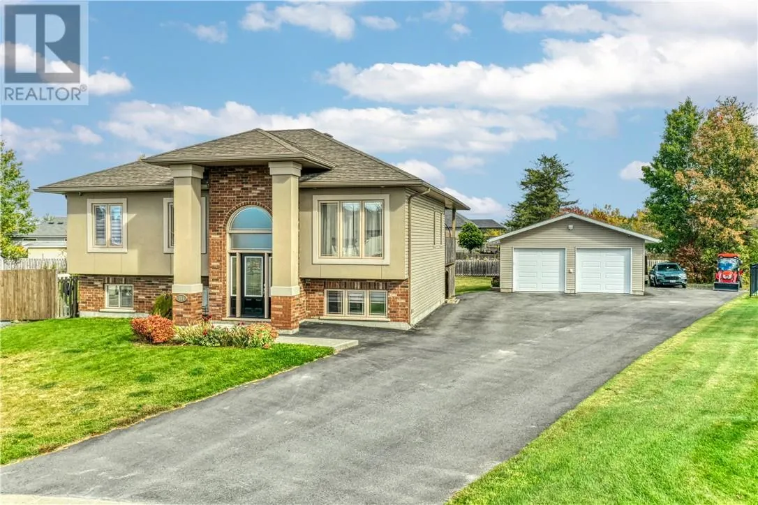 House for rent: 284 Asterwood Court, Greater Sudbury, Ontario P3P 0C2