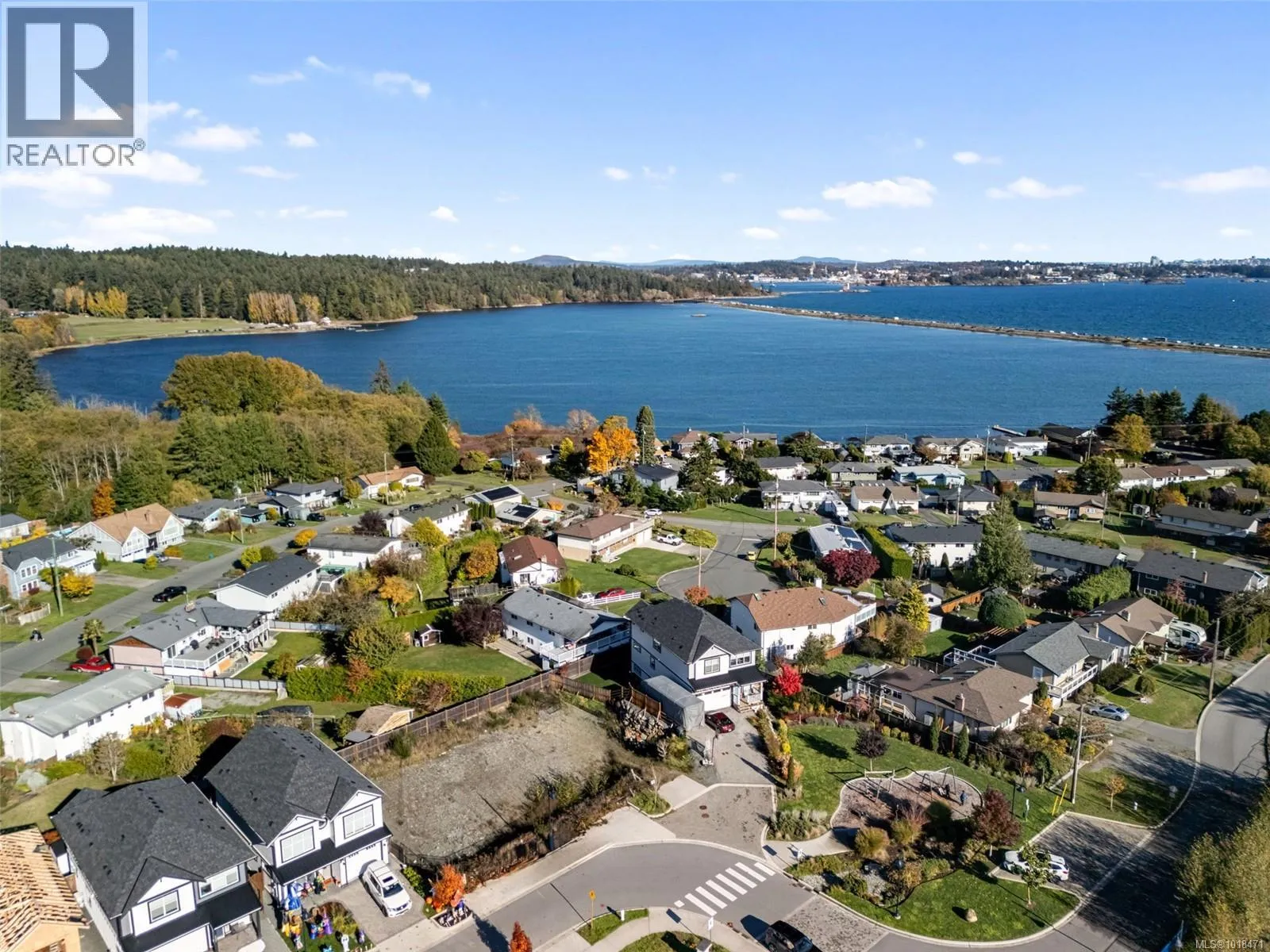 284 Seafield Rd, Colwood, British Columbia V9C 0R1