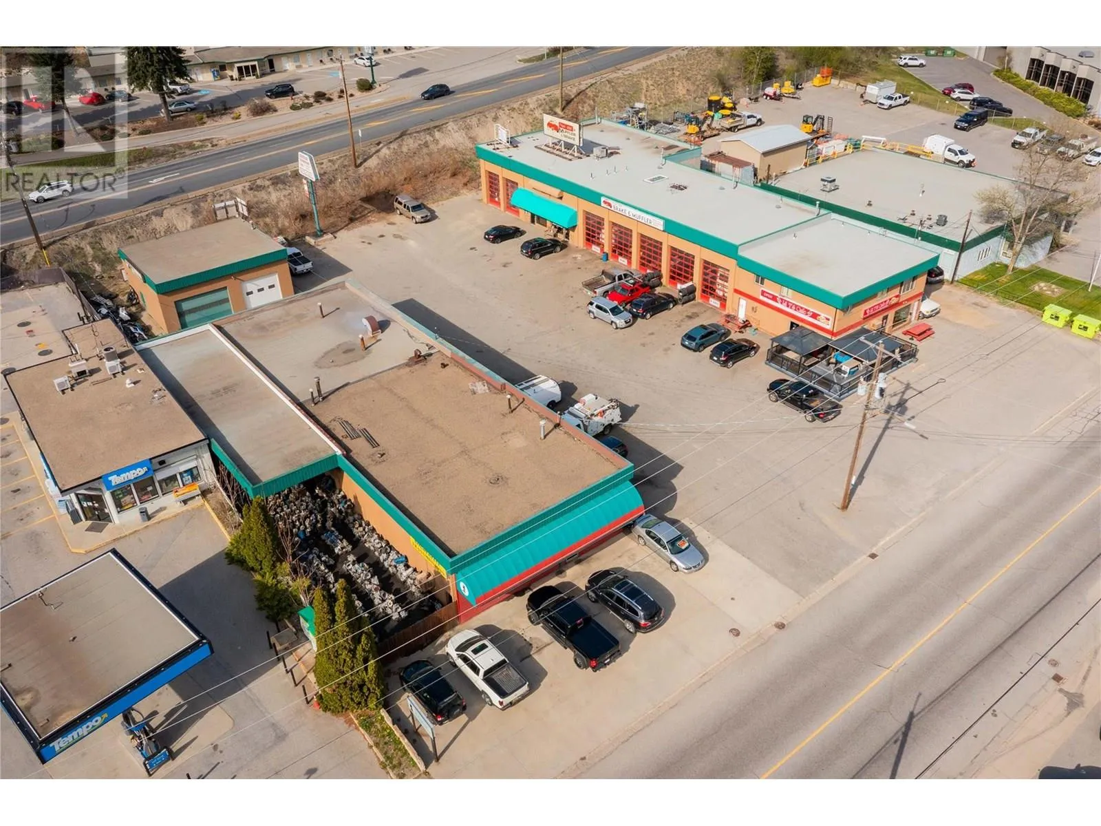 Other for rent: 2865 B And 2929 Highway Drive, Trail, British Columbia V1R 2T2