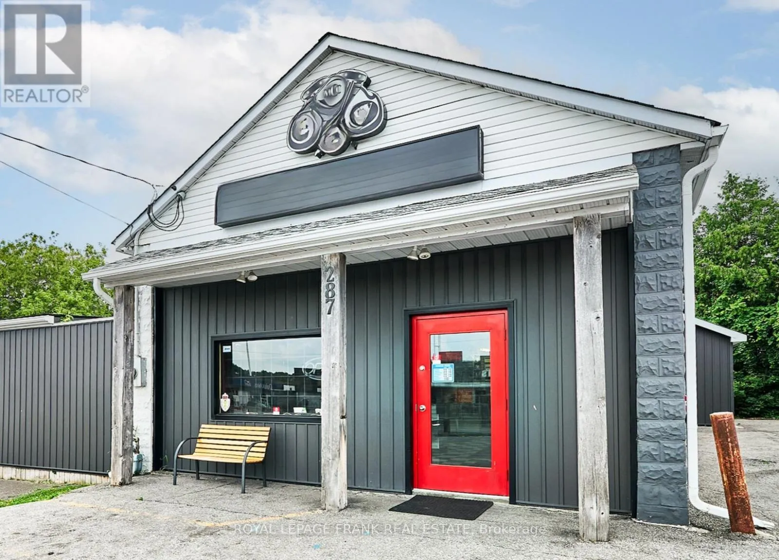 287 Dean Avenue, Oshawa, Ontario L1H 3E1