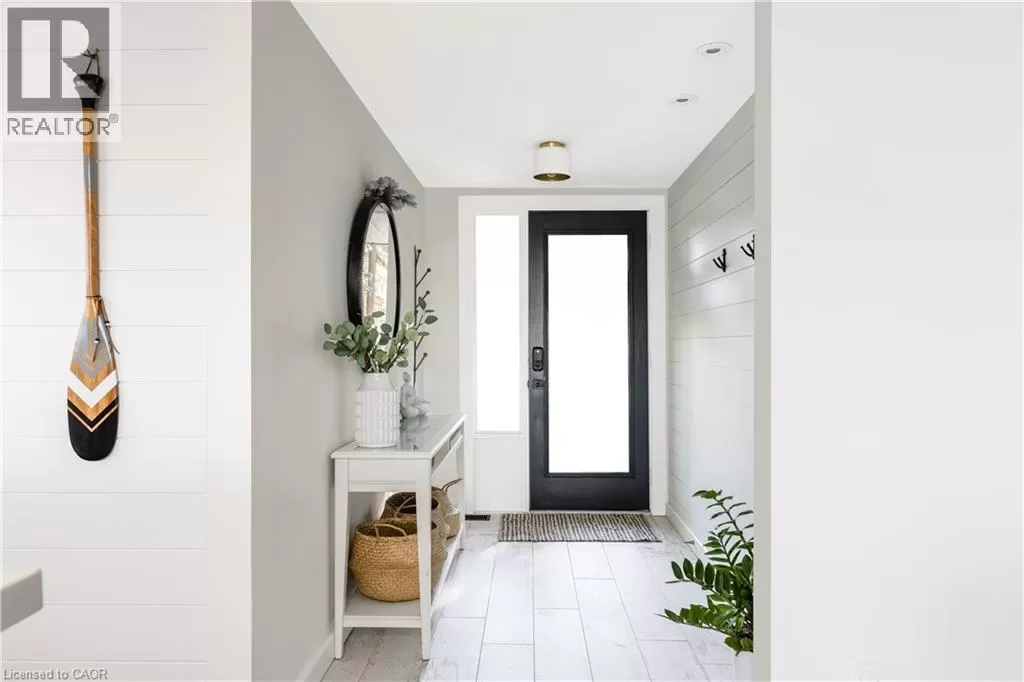 House for rent: 2872 Muskoka Road 118 W, Muskoka Lakes, Ontario P0B 1J0