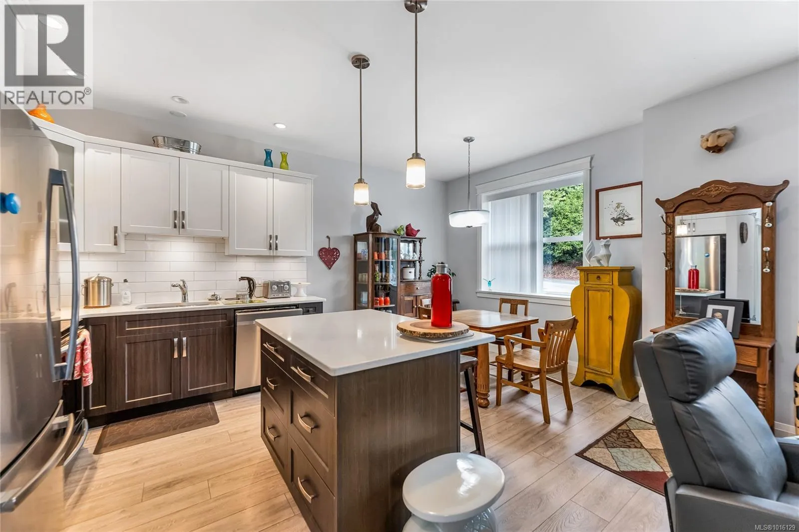 Duplex for rent: 2876 Sherman Rd, Duncan, British Columbia V9L 2B5