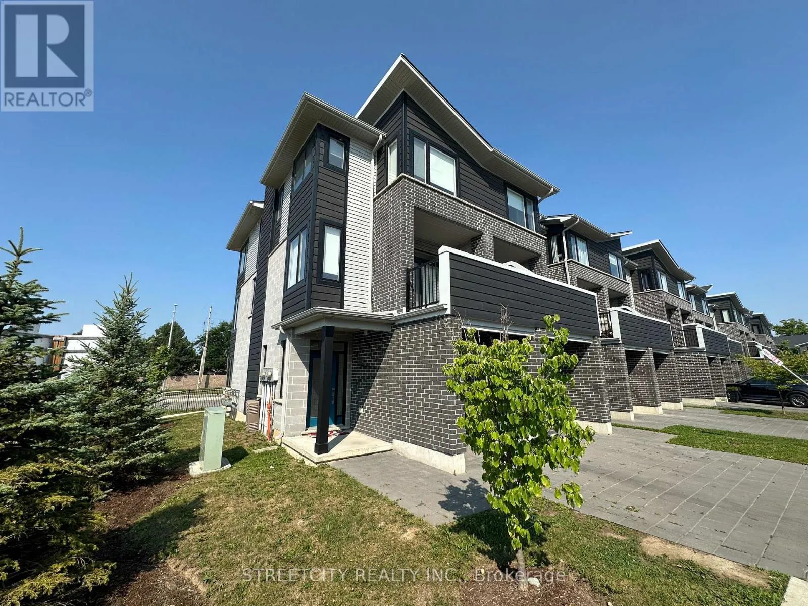 Row / Townhouse for rent: 29 - 177 Edgevalley Road, London East, Ontario N5V 0C5