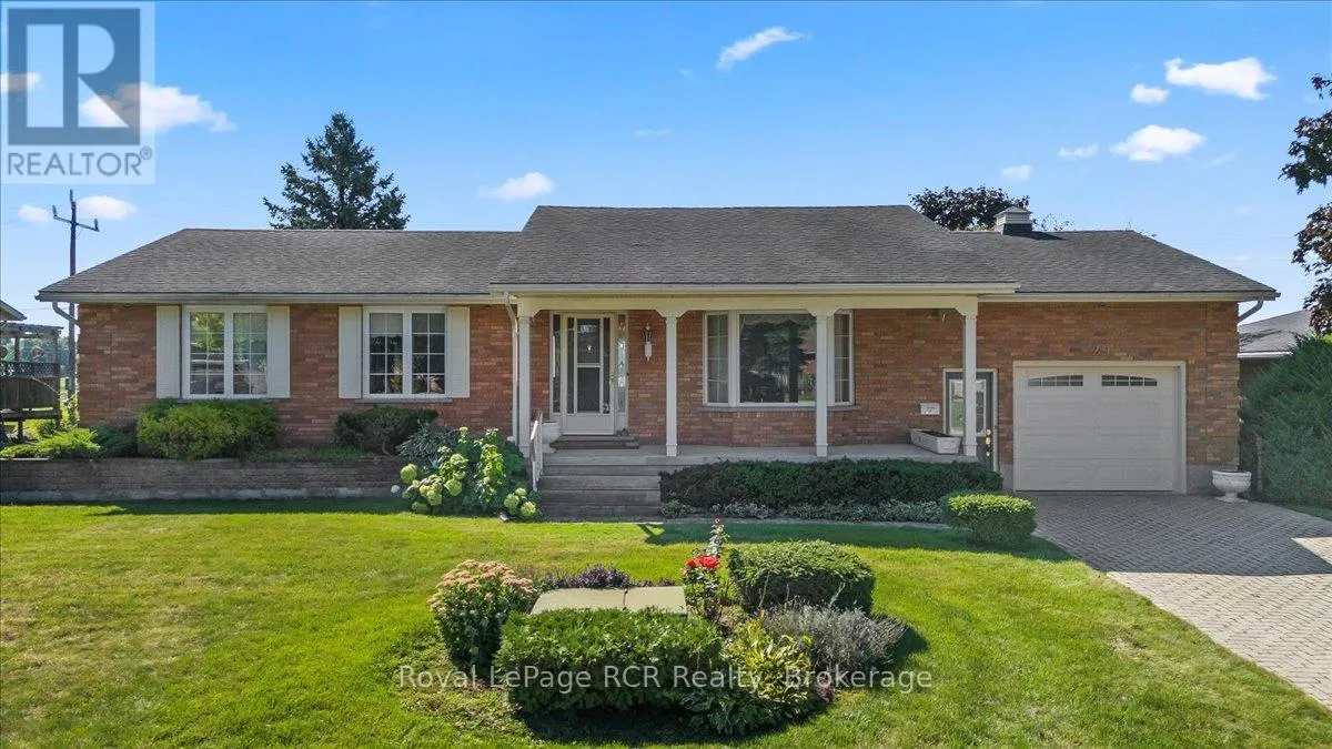 House for rent: 29 2nd Street Crescent, Hanover, Ontario N4N 3R3