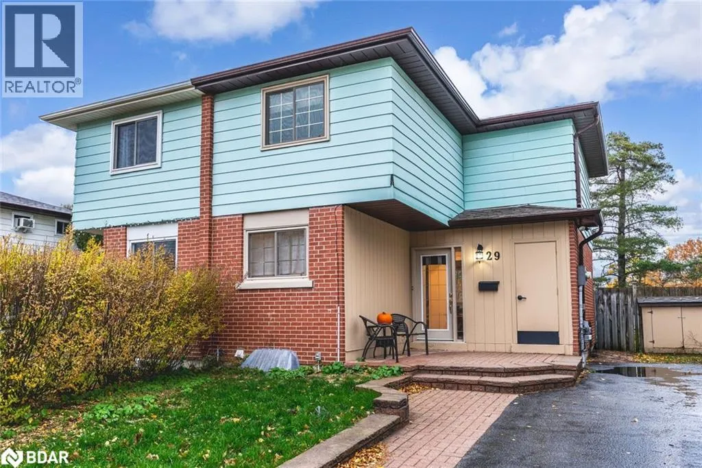 House for rent: 29 Chaucer Crescent, Barrie, Ontario L4N 4T8