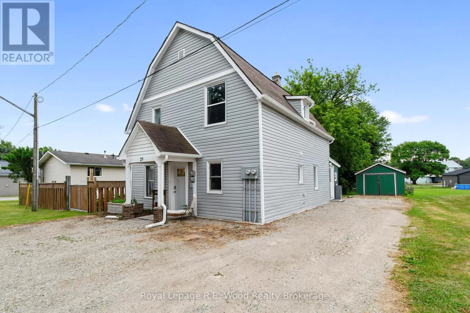 Duplex for rent: 29 King Crescent, Norfolk, Ontario N0J 1E0