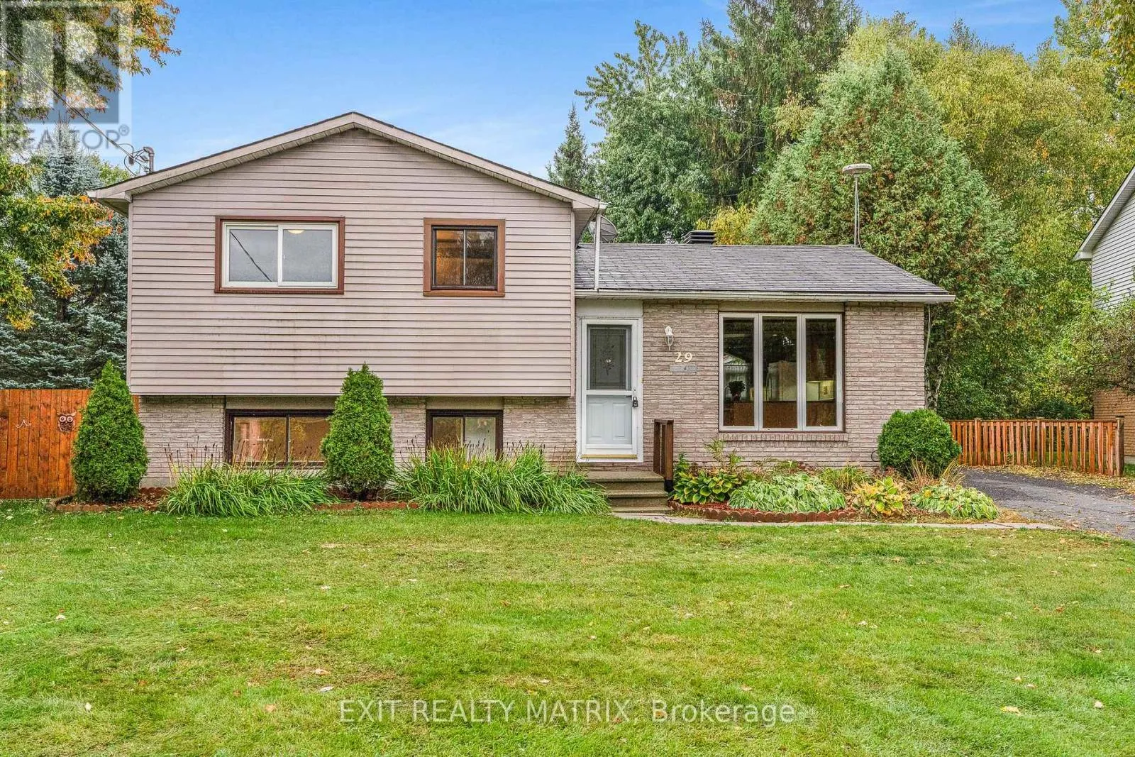 House for rent: 29 Louise Crescent, Russell, Ontario K0A 1W0