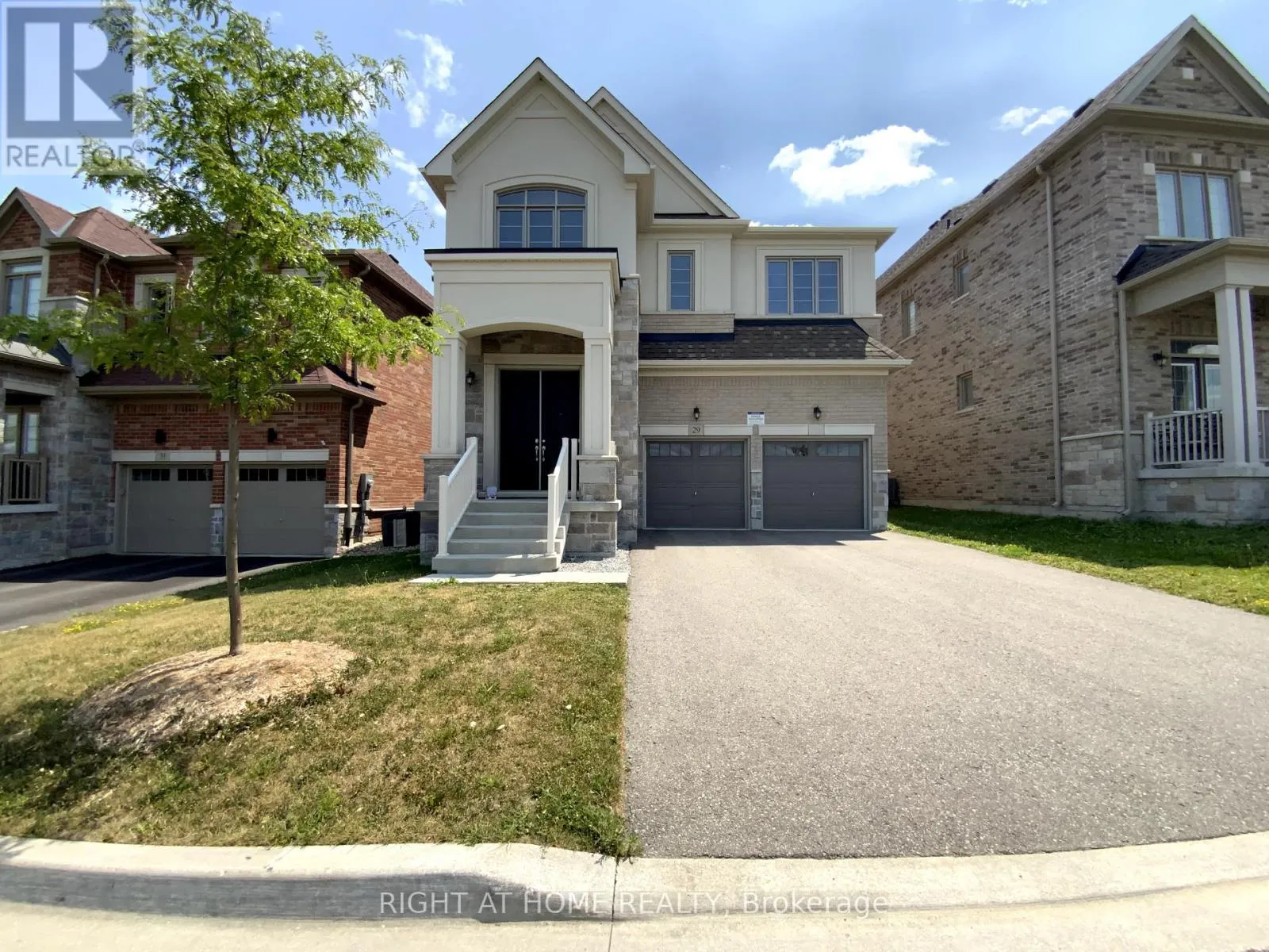 House for rent: 29 Pear Blossom Way, East Gwillimbury, Ontario L9N 0T3