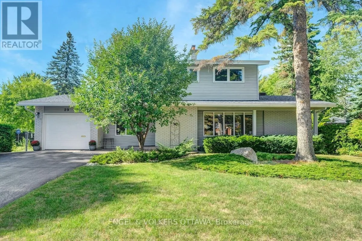 House for rent: 29 Qualicum Street, Ottawa, Ontario K2H 7H1