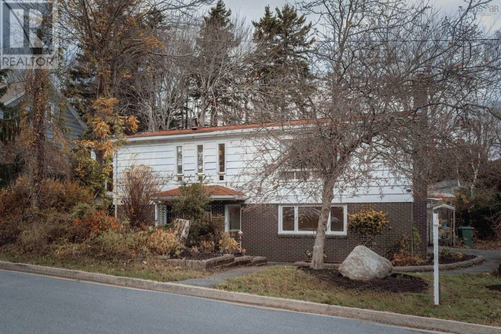 House for rent: 29 Scarlet Road, Halifax, Nova Scotia B3M 1L2