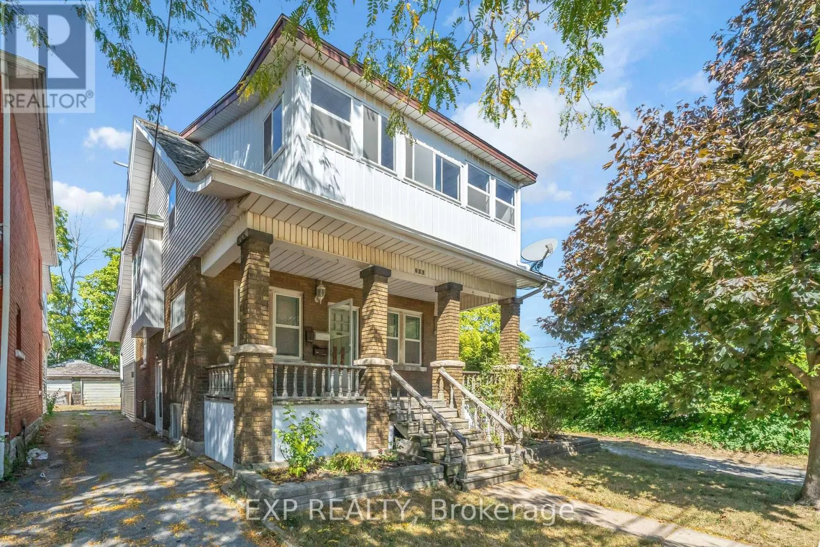 Triplex for rent: 290 Division Street, Welland, Ontario L3B 4A4