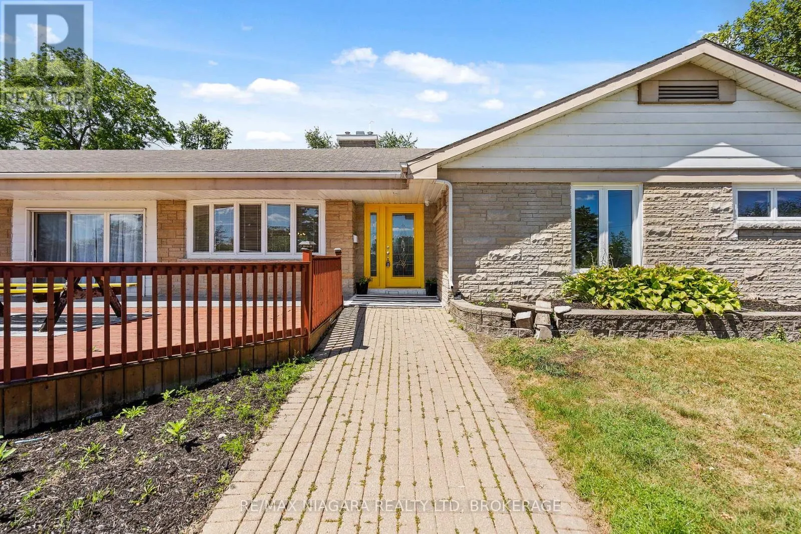 House for rent: 290 Lakeshore Road, Fort Erie, Ontario L2A 1B4