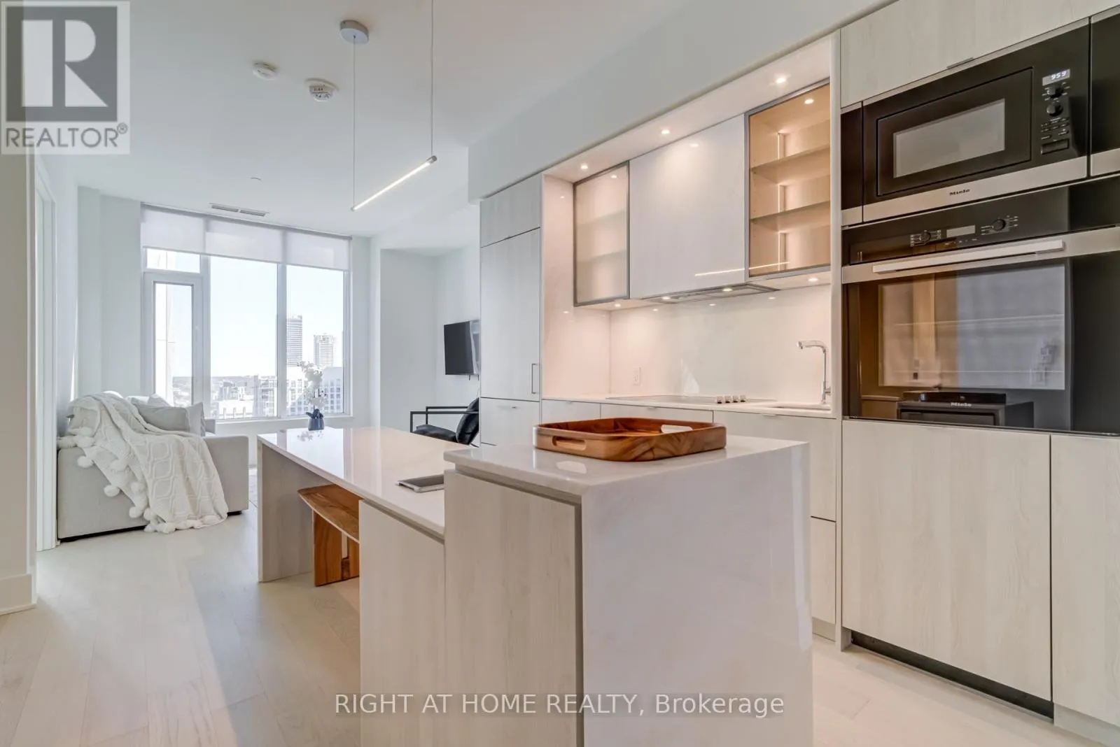 Apartment for rent: 2906 - 11 Yorkville Avenue, Toronto, Ontario M4W 0B7