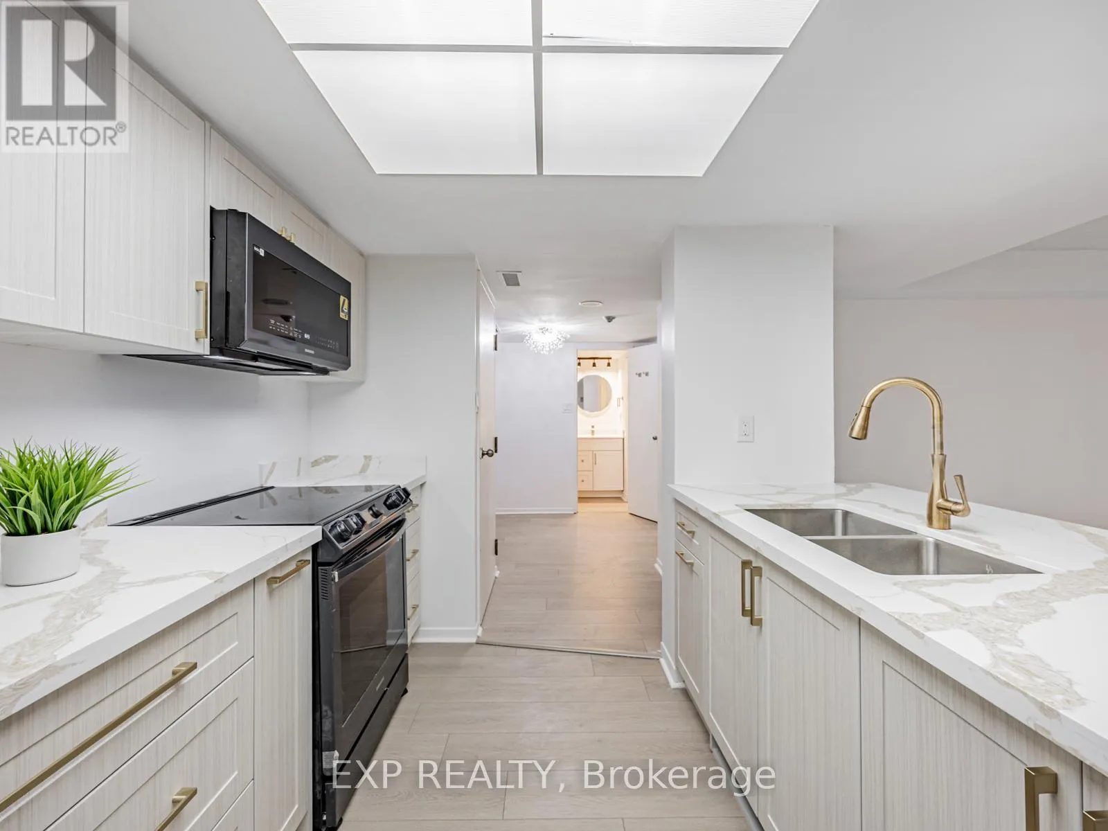 Apartment for rent: 2908 - 1001 Bay Street, Toronto, Ontario M5S 3A6