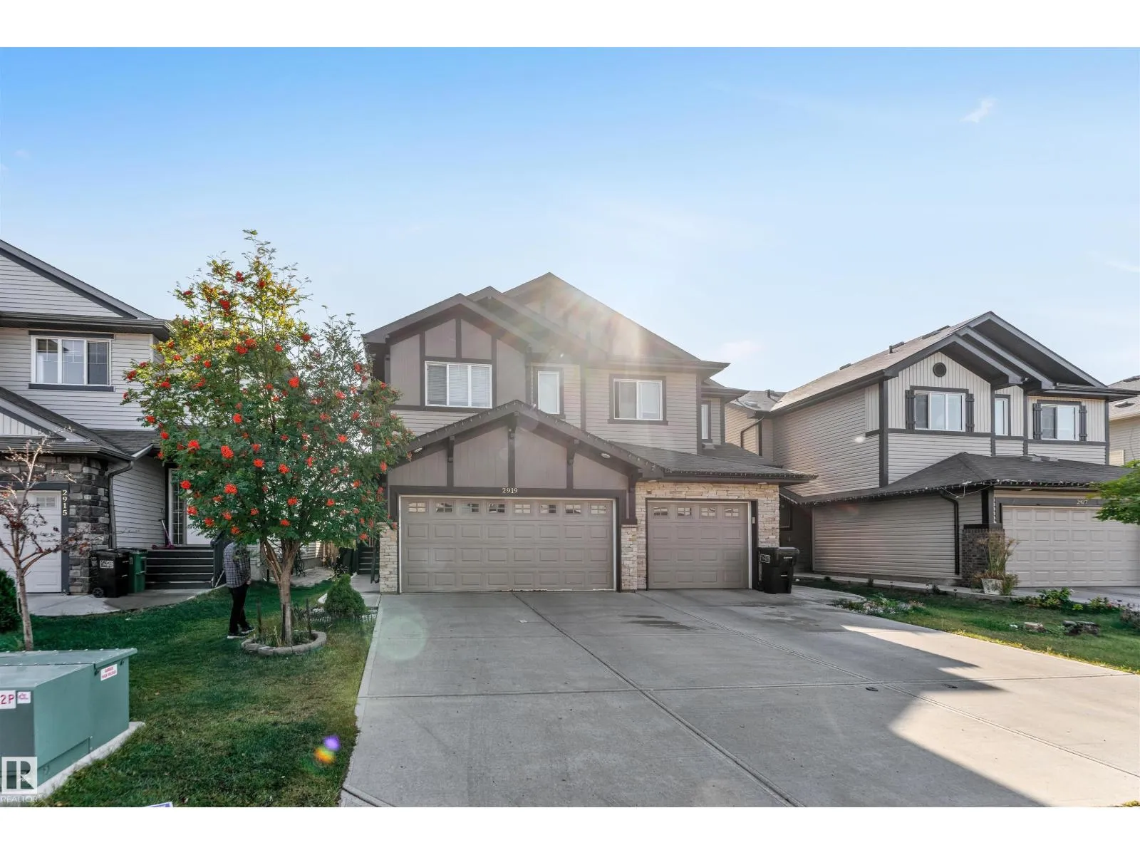 Duplex for rent: 2919 16 Av Nw, Edmonton, Alberta T6T 0Z6