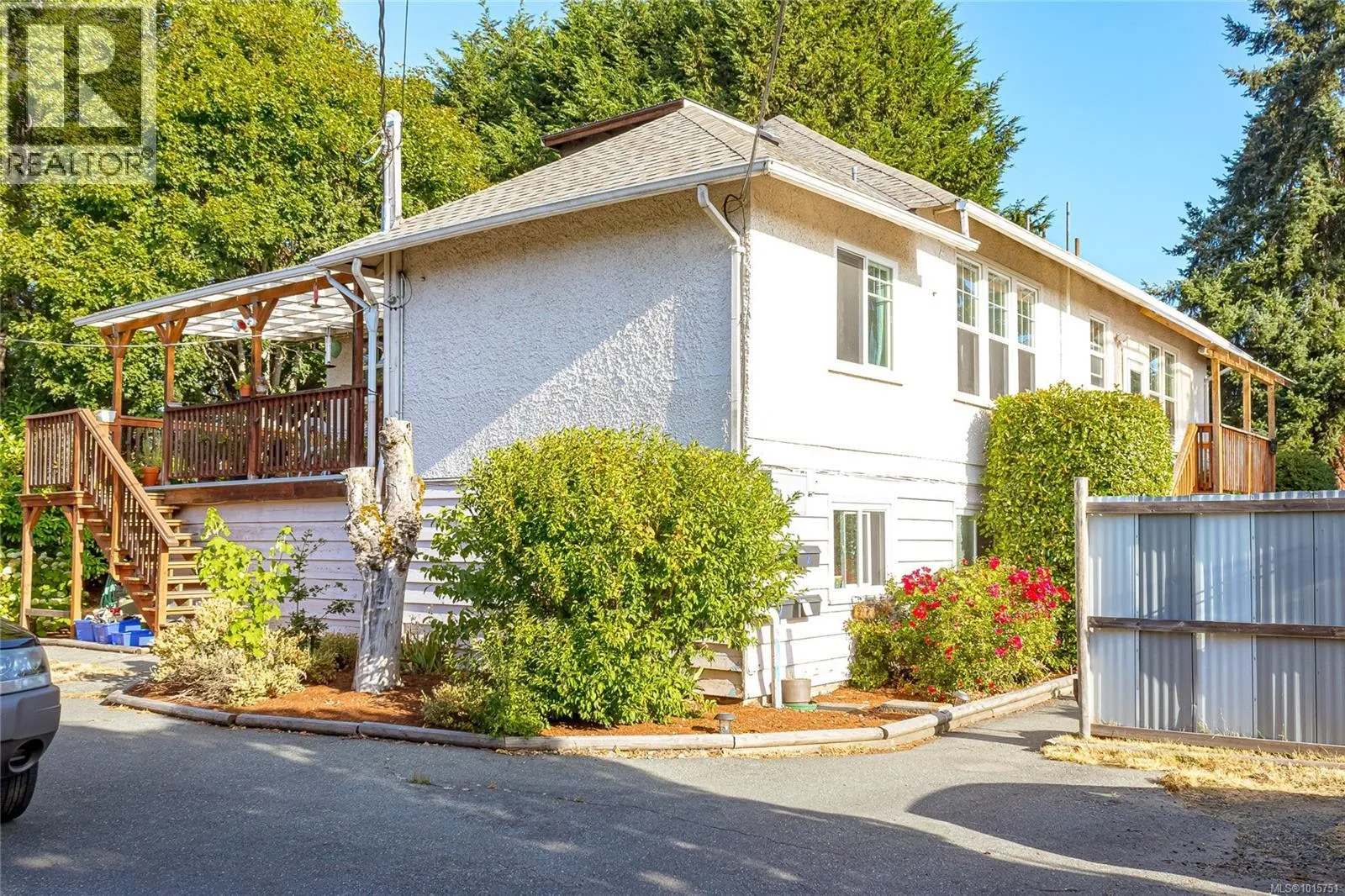 Fourplex for rent: 2920 Shakespeare St, Victoria, British Columbia V8R 4H4