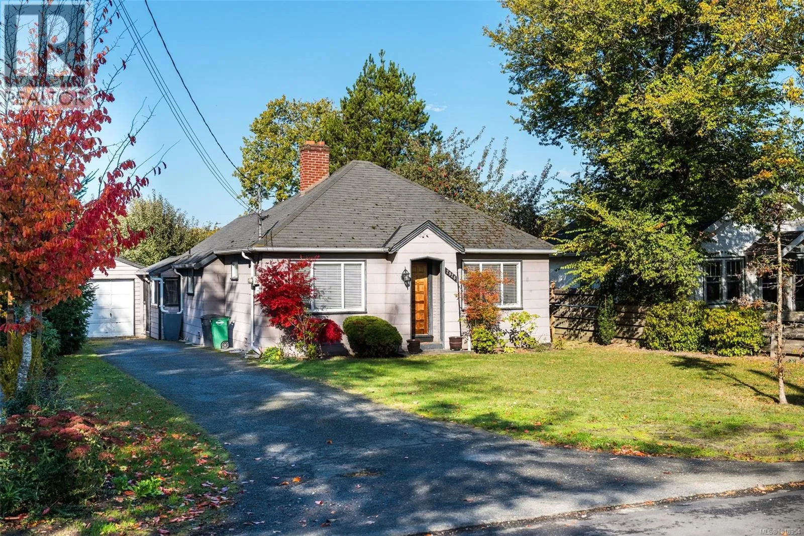 House for rent: 2926 Colquitz Ave, Saanich, British Columbia V9A 2M3