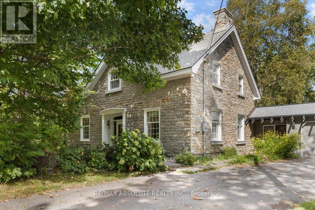 House for rent: 2932 Carp Road, Ottawa, Ontario K0A 1L0