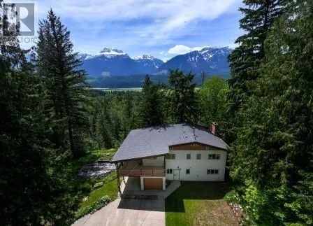 Residential Commercial Mix for rent: 2941 Mcinnes Road, Revelstoke, British Columbia V0E 2S3